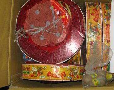 Đồn BP Tràng Cát bắt đối tượng vận chuyển 12,6 kg pháo nổ
