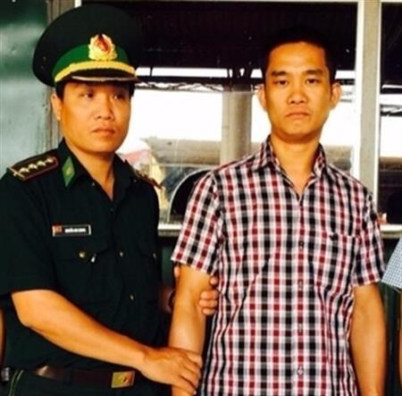 Vận động đối tượng giết người bị truy nã ra đầu thú