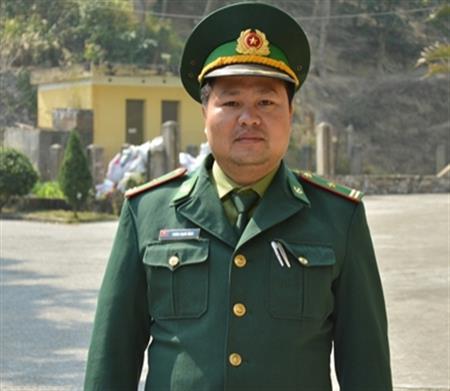 Một trinh sát vững vàng nơi cửa khẩu