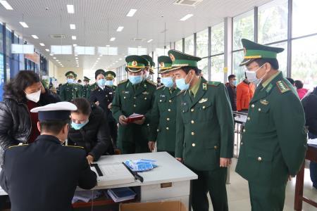 Tổ công tác tiền phương Bộ Tư lệnh BĐBP kiểm tra công tác phòng, chống dịch viêm phổi Corona tại Móng Cái
