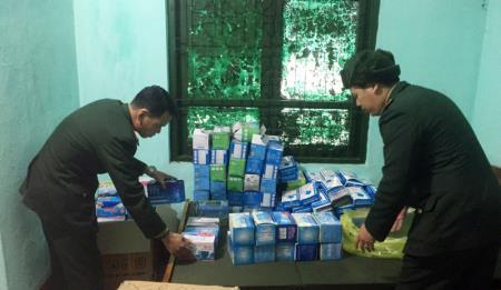 Liên tiếp bắt giữ nhiều vụ vận chuyển trái phép khẩu trang y tế qua biên giới