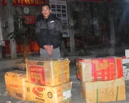 Bắt đối tượng vận chuyển 168 kg pháo lậu