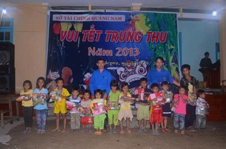 Trung thu lại về với trẻ em Đắk Pree