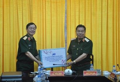 Thượng tướng Lê Hữu Đức làm việc với BĐBP và Quân sự tỉnh Cà Mau