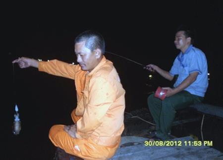 Trắng đêm cùng những "tay" săn mực