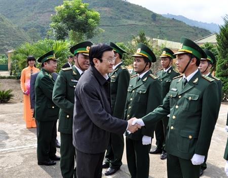 Chủ tịch nước thăm Đồn BP cửa khẩu Ma Lù Thàng