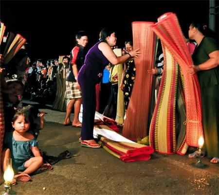 Mênh mang bến chiếu