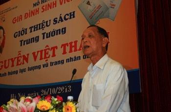 Giới thiệu cuốn sách "Trung tướng Nguyễn Việt Thành-Người con trung thành của nhân dân"