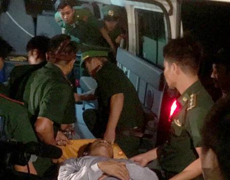 Cứu thành công thuyền viên bị nạn trên biển