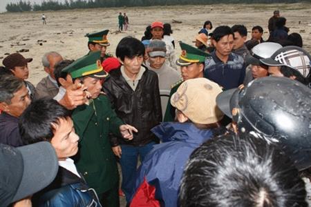 Chìm tàu ở Quảng Nam: Hàng chục người chết và mất tích.