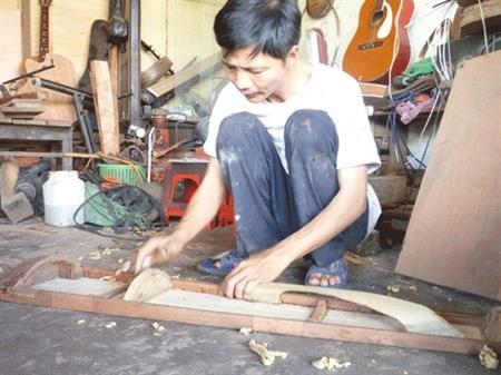 Người giữ "hồn" đàn cổ ở đất Huế