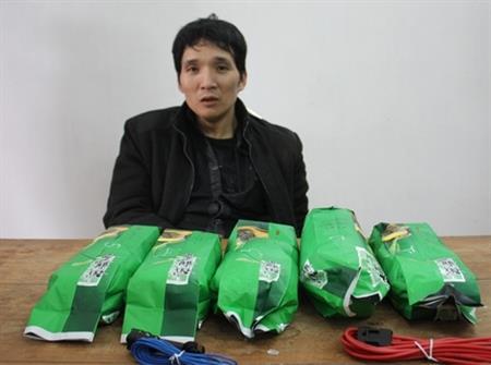 Đồn BP CKQT Móng Cái bắt vụ vận chuyển 5kg ma túy dạng đá