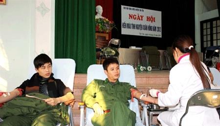 Trường Trung cấp Biên phòng 1: Tham gia hiến máu tình nguyện năm 2012