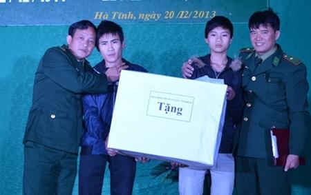 Nhận đỡ đầu 38 học sinh, hoàn cảnh gia đình đặc biệt khó khăn