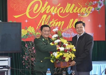 Ty Công an tỉnh Savẳnnakhệt chúc TếtBĐBP Quảng Trị