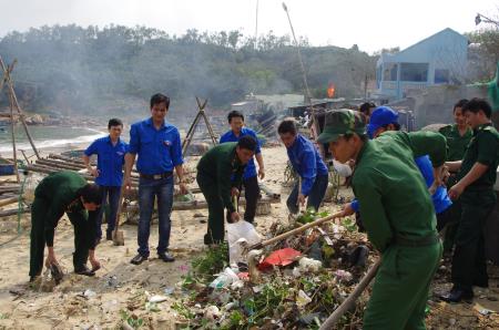 Tuổi trẻ Đồn BP CK cảng Quy Nhơn ra quân tình nguyện vì cộng đồng