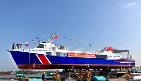 Hạ thủy tàu khách chạy tốc độ 35 hải lý/giờ ra đảo Lý Sơn