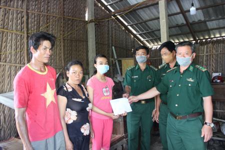 BĐBP Tiền Giang hỗ trợ cho 33 em học sinh nghèo, khó khăn trên khu vực biên giới biển