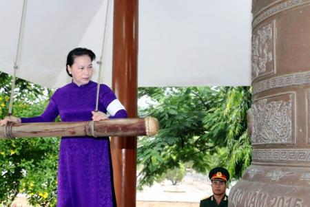 Chủ tịch Quốc hội Nguyễn Thị Kim Ngân dự Lễ truy điệu, an táng hài cốt liệt sĩ tại Tây Ninh