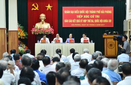 Thủ tướng Nguyễn Xuân Phúc tiếp xúc cử tri tại Hải Phòng