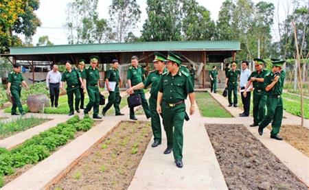 Kiểm tra kết quả thực hiện đầu tư xây dựng Đồn BP Vĩnh Nguơn