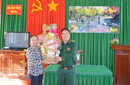 Hội Hữu nghị Việt Nam - Cam-pu-chia tỉnh Đăk Nông thăm và chúc Tết các đồn Biên phòng