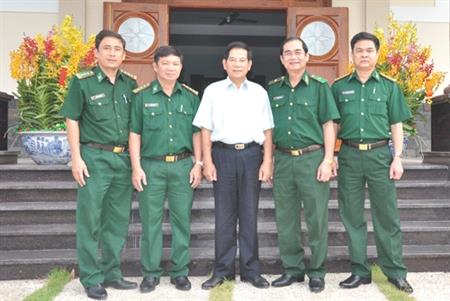 Thiếu tướng Nguyễn Phước Lợi chúc tết nguyênThủ tướng Phan Văn Khải và nguyên Chủ tịch nước Nguyễn Minh Triết
