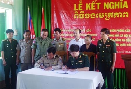 Đồn BPCK Bu P'răng (Việt Nam) kết nghĩa với Đồn Công an cửa khẩu Đắk Đam (Cam-pu-chia)