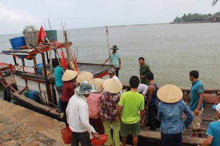 7 ngư dân dũng cảm cứu người gặp nạn trên vùng biển Cồn Cỏ