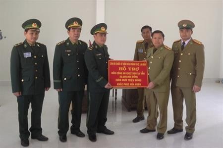 Hỗ trợ Đồn Công an CKQT Đen-xa-vẳn (Lào) khắc phục hỏa hoạn