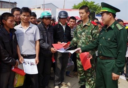 Tuần tra song phương và tuyên truyền pháp luật cho nhân dân khu vực biên giới