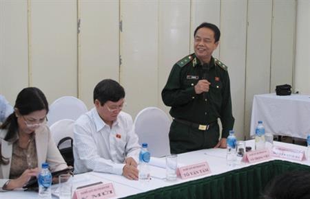 Quốc Hội thảo luận ở tổ về Dự thảo sửa đổi Hiến pháp năm 1992