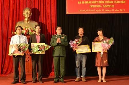 Gặp mặt và trao Kỷ niệm chương nhân kỷ niệm ngày Truyền thống BĐBP