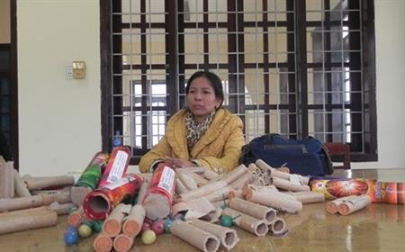 222 quả pháo hoa cất giấu tinh vi đã bị bắt giữ tại CKQT Cha Lo