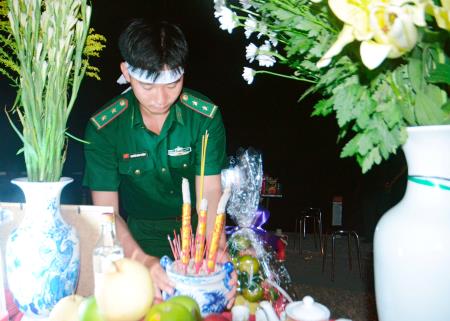 Nén nỗi đau cha mất, tiếp tục thực hiện nhiệm vụ chống dịch