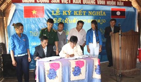 Kết nghĩa bản-bản 2 bên biên giới