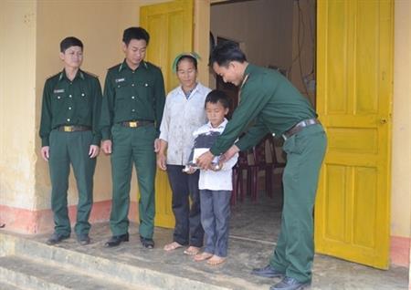 Không để trẻ em nghèo thất học