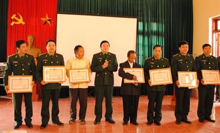 Sơ kết kế hoạch hỗ trợ giải quyết tình hình ma túy tại cụm bản Pa Háng - Huổi Hiềng (Lào)