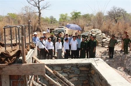 Phó Thủ tướng Chính phủ Phạm Bình Minh thăm Đồn BP Yok M039bre và kiểm tra các cột mốc biên giới