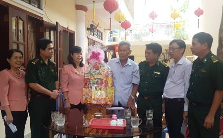 BĐBP TP Hồ Chí Minh tặng quà người có công với cách mạng
