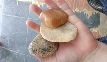 Mang nợ vì "đá lạ"