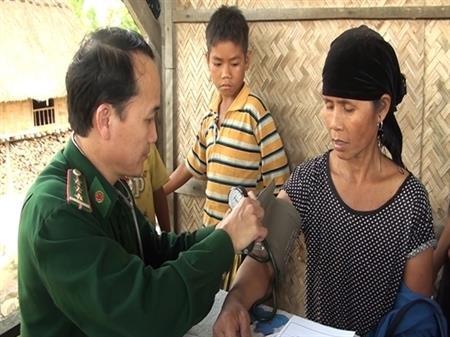 Chăm lo sức khỏe cho người dân khu vực biên giới Việt - Lào