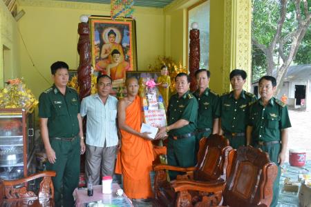 BĐBP Tây Ninh chúc Tết Chol Chnam Thmay đồng bào dân tộc Khmer