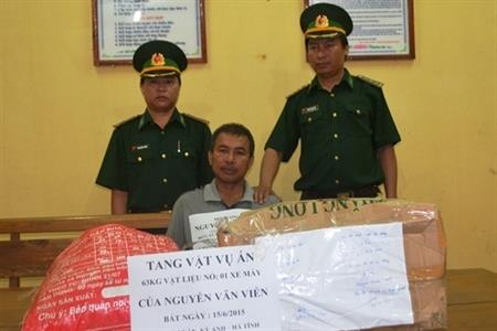 Bắt đối tượng tàng trữ, vận chuyển trái phép hơn 60kg thuốc nổ