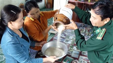 Tình quân dân bên dòng sông Thoa