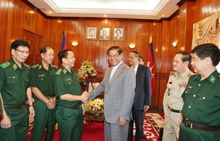 Phó Thủ tướng kiêm Bộ Trưởng Bộ Nội vụ Vương quốc Cam-pu-chia tiếp Đoàn đại biểu cấp cao BĐBP Việt Nam