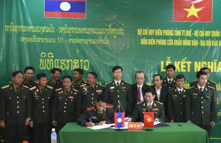 Đồn BPCK Hồng Vân ký kết nghĩa với Đại đội bảo vệ biên giới 511 (Lào)