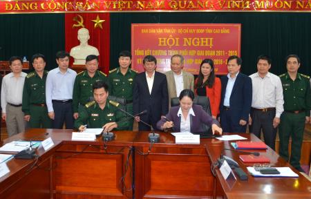 Cao Bằng: Ký kết chương trình phối hợp giai đoạn 2016-2020 về công tác dân vận