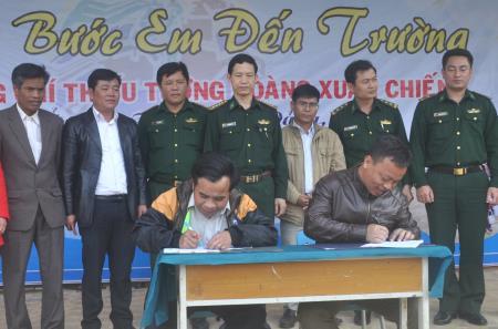 BĐBP Thừa Thiên Huế đỡ đầu 11 học sinh theo chương trình “Nâng bước em đến trường”