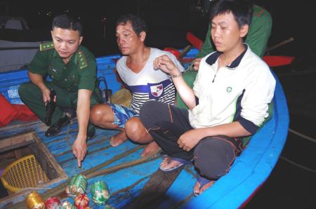 BĐBP Khánh Hòa bắt đối tượng tàng trữ vật liệu nổ và ma túy